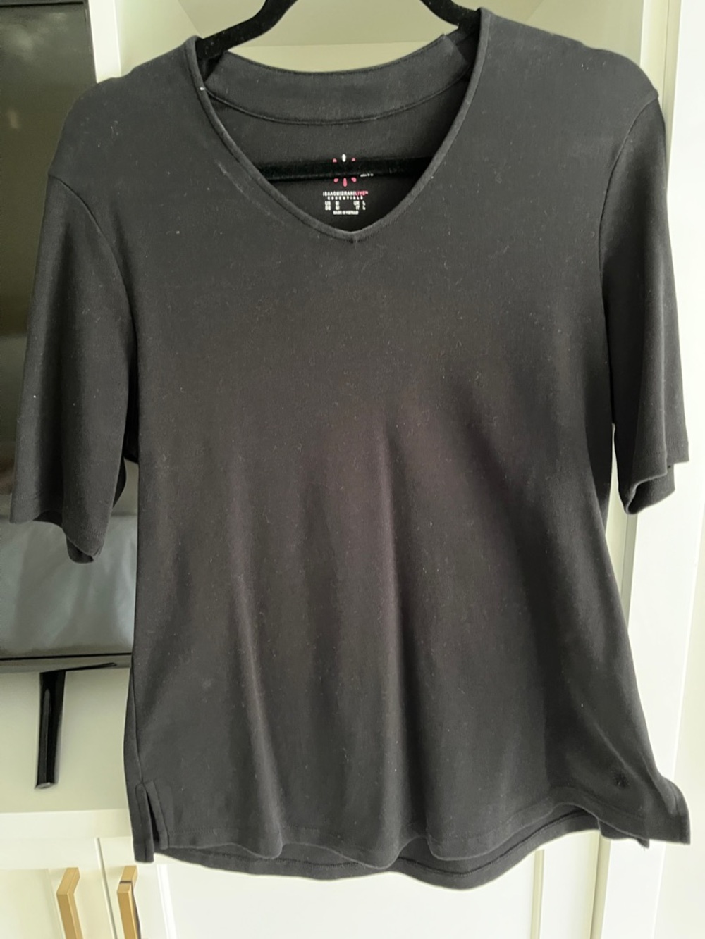 Isaac Mizrahi Black Short Sleeve V-Neck Tee